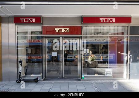 Tumi-Ladenschild in der Münchner Innenstadt Stockfoto