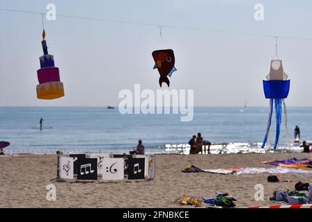 Verschiedene Drachen und Dekorationen während des Drachenfestes in Palavas les Flots, Carnon Plage, Montpellier, Sud de France Stockfoto