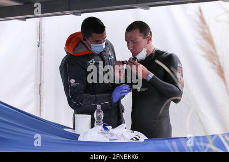 Budapest, Ungarn. Mai 2021. BUDAPEST, UNGARN - 16. MAI: Lars Bottelier aus den Niederlanden, der während der len-Europameisterschaft im Freiwasserschwimmen am Lupa-See am 16. Mai 2021 in Budapest, Ungarn, an den Mixed 25 km teilnimmt (Foto: Marcel ter Bals/Orange Picics) Credit: Orange Pics BV/Alamy Live News Stockfoto