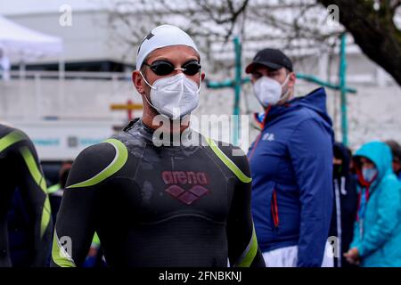 Budapest, Ungarn. Mai 2021. BUDAPEST, UNGARN - 16. MAI: Simone Ruffini aus Italien, der während der len-Europameisterschaft im Freiwasserschwimmen am Lupa-See am 16. Mai 2021 in Budapest, Ungarn, an den Mixed 25 km teilnimmt (Foto: Marcel ter Bals/Orange Picics) Credit: Orange Pics BV/Alamy Live News Stockfoto