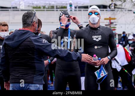 Budapest, Ungarn. Mai 2021. BUDAPEST, UNGARN - 16. MAI: Lars Bottelier aus den Niederlanden, der während der len-Europameisterschaft im Freiwasserschwimmen am Lupa-See am 16. Mai 2021 in Budapest, Ungarn, an den Mixed 25 km teilnimmt (Foto: Marcel ter Bals/Orange Picics) Credit: Orange Pics BV/Alamy Live News Stockfoto