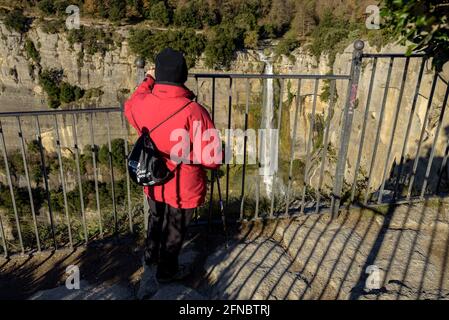 Sallent Cascade (Rupit) aus der Sicht der Wasserfälle (Collsacabra, Katalonien, Spanien) ESP: Salto de Sallent de Rupit desde el mirador, España Stockfoto