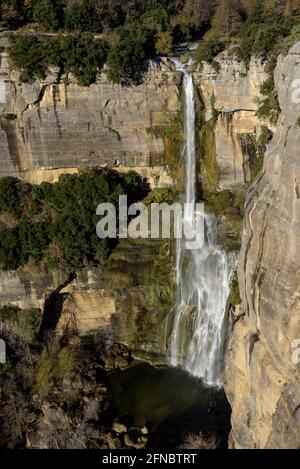 Sallent Cascade (Rupit) aus der Sicht der Wasserfälle (Collsacabra, Katalonien, Spanien) ESP: Salto de Sallent de Rupit desde el mirador, España Stockfoto