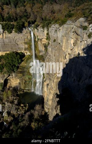 Sallent Cascade (Rupit) aus der Sicht der Wasserfälle (Collsacabra, Katalonien, Spanien) ESP: Salto de Sallent de Rupit desde el mirador, España Stockfoto