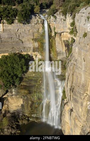 Sallent Cascade (Rupit) aus der Sicht der Wasserfälle (Collsacabra, Katalonien, Spanien) ESP: Salto de Sallent de Rupit desde el mirador, España Stockfoto