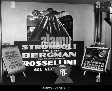 Lobby-Ausstellung im Ritz - ABC-Kino in Cleethorpes Lincolnshire England 1950 für INGRID BERGMAN in STROMBOLI 1950 regisseur und Geschichte ROBERTO ROSSELLINI Italien - USA Koproduktion Berit Filme / RKO Radio Picches Stockfoto