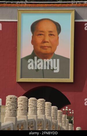 Porträt von Mao Zedong am Tor des Himmlischen Friedens in Peking, China Stockfoto