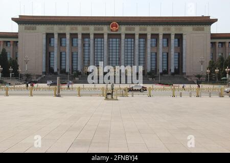 Die große Halle des Volkes auf dem Platz des Himmlischen Friedens in Peking, China Stockfoto