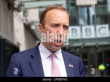 London, Großbritannien. Mai 2021. London, Großbritannien., . Matt Hancock, Staatssekretär für Gesundheit, gibt ein Interview, nachdem er auf der „Andrew Marr Show“ erschienen ist. Kredit: Mark Thomas/Alamy Live Nachrichten Stockfoto