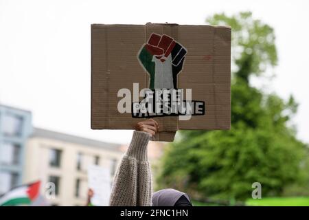 Solidaritätskundgebung und marsch für Palästina. Platt Fields, Rusholme, Manchester, Großbritannien. 15 Mai 2021. Protest in Solidarität mit Palästina, Widerstand gegen die militärische Besetzung Israels und Gedenken an den 73. Jahrestag der Nakba (Katastrophe). © Craig Redmond / craigredmondphotos.co.uk Stockfoto