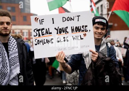 Solidaritätskundgebung und marsch für Palästina. Platt Fields, Rusholme, Manchester, Großbritannien. 15 Mai 2021. Protest in Solidarität mit Palästina, Widerstand gegen die militärische Besetzung Israels und Gedenken an den 73. Jahrestag der Nakba (Katastrophe). © Craig Redmond / craigredmondphotos.co.uk Stockfoto