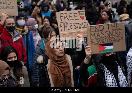 Solidaritätskundgebung und marsch für Palästina. Platt Fields, Rusholme, Manchester, Großbritannien. 15 Mai 2021. Protest in Solidarität mit Palästina, Widerstand gegen die militärische Besetzung Israels und Gedenken an den 73. Jahrestag der Nakba (Katastrophe). © Craig Redmond / craigredmondphotos.co.uk Stockfoto