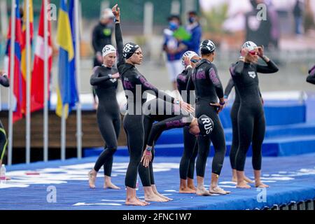 Budapest, Ungarn. Mai 2021. BUDAPEST, UNGARN - 16. MAI: Elea Linka aus Deutschland tritt bei den Mixed 25 km während der len-Europameisterschaft im Freiwasserschwimmen am Lupa-See am 16. Mai 2021 in Budapest, Ungarn an (Foto von Andre Weening/Orange Picics) Credit: Orange Pics BV/Alamy Live News Stockfoto