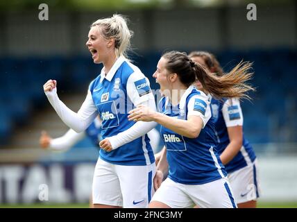 Mollie Green (links) von Birmingham City feiert das erste Tor ihrer Spielmannschaft beim fünften Runde des Vitality Women's FA Cup im SportNation.bet Stadium in Birmingham. Bilddatum: Sonntag, 16. Mai 2021. Stockfoto