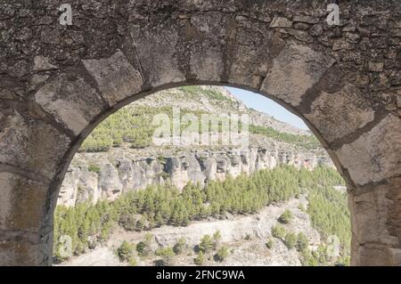 Eine schöne Aussicht vom alten Bogen der Stadt Cuenca, Spanien Stockfoto