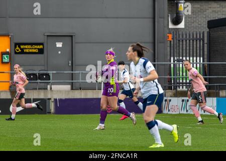 London, Großbritannien. Mai 2021. Fran Kitching (20 Sheffield United) sichert sich den Ball beim Vitality Womens FA Cup-Spiel zwischen Tottenham Hotspur und Sheffield United im Hive in London, England. Kredit: SPP Sport Pressefoto. /Alamy Live News Stockfoto