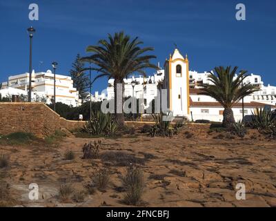 Kirche von Luz an der Küste der Algarve in Portugal Stockfoto