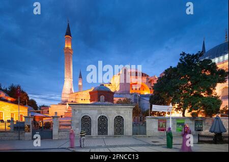 Abendansicht der 'Kirche der heiligen Weisheit' Aya Sofa (Haghia Sophia) in Istanbul. Stockfoto