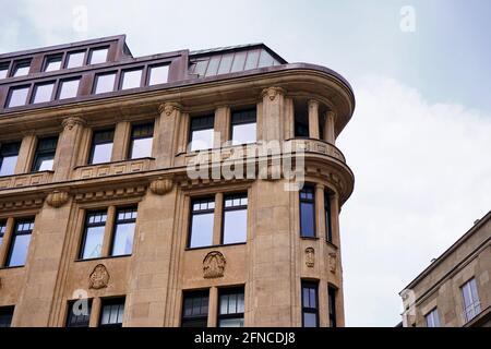 Hohenzollernhaus in der Düsseldorfer Innenstadt, erbaut 1909 - 1911 vom Architekten Hermann vom Endt. Es hat 6 Etagen und steht unter Denkmalschutz. Stockfoto