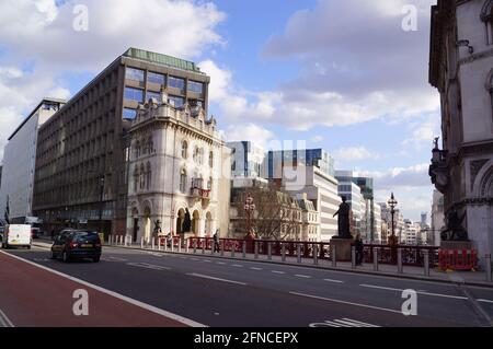 London, Großbritannien: Blick auf den Holborn Viadukt, der Holborn und Newgate Street verbindet und über die Farringdon Street führt Stockfoto