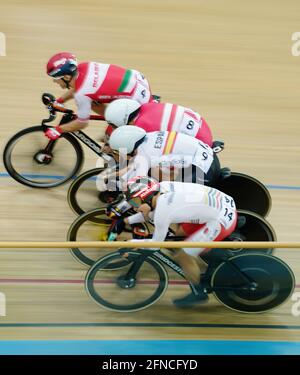 Hongkong, China. Mai 2021. Athleten treten beim UCI Track Cycling Nations Cup 2021 in Hongkong, Südchina, am 16. Mai 2021 während des Omniums der Männer an. Quelle: Wang Shen/Xinhua/Alamy Live News Stockfoto