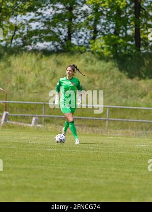 Andernach, Deutschland. Mai 2021. Johanna Popp (33 FC Wuerzburger Kickers) während des 2. Damen-Bundesliga-Spiel zwischen SG 99 Andernach und FC Wuerzburger Kickers im Andernach-Stadion in Andernach. Kredit: SPP Sport Pressefoto. /Alamy Live News Stockfoto