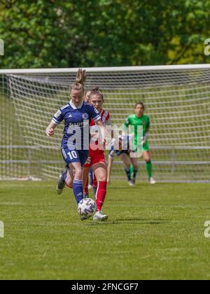 Andernach, Deutschland. Mai 2021. Julia Schermuly (10 SG 99 Andernach) während des 2. Damen-Bundesliga-Spiel zwischen SG 99 Andernach und FC Wuerzburger Kickers im Andernach-Stadion in Andernach. Kredit: SPP Sport Pressefoto. /Alamy Live News Stockfoto