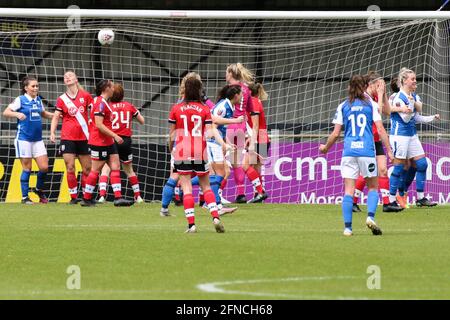 Mollie Green (8 Birmingham City) punktet beim FA Womens Cup Spiel zwischen Birmingham City und Southampton bei Sportnation.bet Stadion in Solihull. Stockfoto