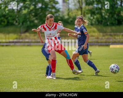 Andernach, Deutschland. Mai 2021. Medina Desic (10 FC Wuerzburger Kickers) im Dusch mit dem 2. Damen-Bundesliga-Spiel zwischen SG 99 Andernach und FC Wuerzburger Kickers im Andernach-Stadion in Andernach. Kredit: SPP Sport Pressefoto. /Alamy Live News Stockfoto