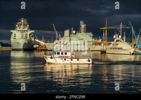 Falmouth Docks and Harbour, Falmouth, Cornwall. Falmouth Harbour bildet zusammen mit Carrick Roads den dritttiefsten Naturhafen der Welt. Stockfoto