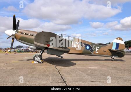 Zweiter Weltkrieg Vickers Supermarine Spitfire XIX Kampfflugzeug in Duxford, Großbritannien Stockfoto