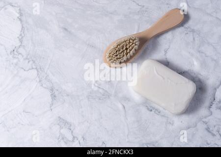 Set von Seife Eco Bag, Bambus-Zahnbürste, natürliche Bürste Öko-Kosmetik-Produkte und Werkzeuge. Kein Abfall, Kunststoff-frei. Nachhaltiges Lifestyle-Konzept. Stockfoto
