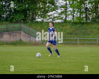 Andernach, Deutschland. Mai 2021. Magdalena Schumacher (17 SG 99 Andernach) während des 2. Damen-Bundesliga-Spiel zwischen SG 99 Andernach und FC Wuerzburger Kickers im Andernach-Stadion in Andernach. Kredit: SPP Sport Pressefoto. /Alamy Live News Stockfoto