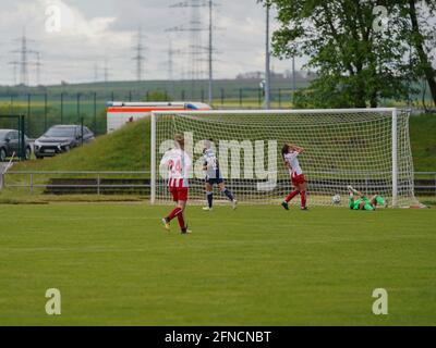 Andernach, Deutschland. Mai 2021. SG 99 Andernach mit ihrem dritten Tor während der 2. Damen-Bundesliga-Spiel zwischen SG 99 Andernach und FC Wuerzburger Kickers im Andernach-Stadion in Andernach. Kredit: SPP Sport Pressefoto. /Alamy Live News Stockfoto