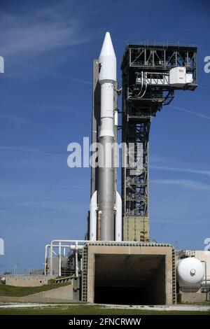 Merritt Island, Usa. Mai 2021. Eine United Launch Alliance ATLAS V-Rakete wird am Sonntag, den 16. Mai 2021, den fünften geosynchronen Weltraumsatelliten SBIRS GEO (Space Based Infrared System Geosynchronous Satellite) für die US-Weltraumorganisation auf der Weltraumstation Cape Canaveral starten. Das SBIRS GEO-System wird verwendet, um Wärmesignaturen von Raketen zu erkennen, die aus der ganzen Welt gestartet werden. Foto von Joe Marino/UPI Credit: UPI/Alamy Live News Stockfoto