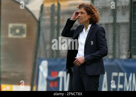 Rom, Italien. Mai 2021. Coach Rita Guarino während des TIMvision-Matches der Serie A zwischen AS Roma und Juventus-Frauen im Stadio Tre Fontane in Rom, Italien, am 6. Mai 2021 (Foto von Giuseppe Fama/Pacific Press) Quelle: Pacific Press Media Production Corp./Alamy Live News Stockfoto