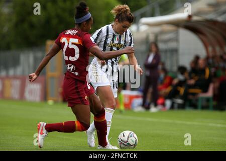 Rom, Italien. Mai 2021. Cristiana Girelli (Juventus) in Aktion während des TIMvision-Matches der Serie A zwischen AS Roma und Juventus-Frauen im Stadio Tre Fontane in Rom, Italien, am 6. Mai 2021 (Foto: Giuseppe Fama/Pacific Press) Quelle: Pacific Press Media Production Corp./Alamy Live News Stockfoto