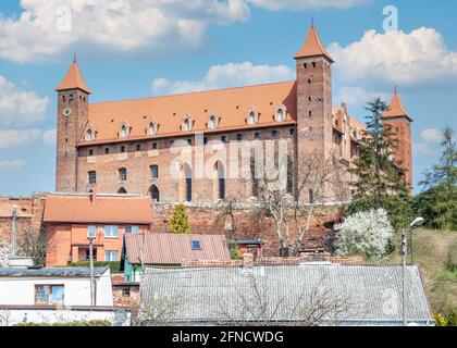 Gniew, Polen - Gniew liegt auf der linken Rückseite der Weichsel und ist berühmt für seine wunderbare mittelalterliche Architektur und seine gotische Backsteinburg Stockfoto