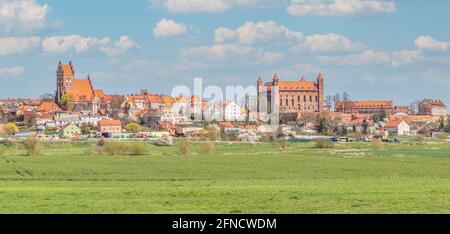 Gniew, Polen - Gniew liegt auf der linken Rückseite der Weichsel und ist berühmt für seine wunderbare mittelalterliche Architektur und seine gotische Backsteinburg Stockfoto