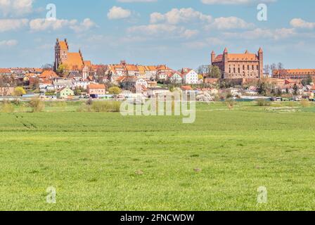 Gniew, Polen - Gniew liegt auf der linken Rückseite der Weichsel und ist berühmt für seine wunderbare mittelalterliche Architektur und seine gotische Backsteinburg Stockfoto