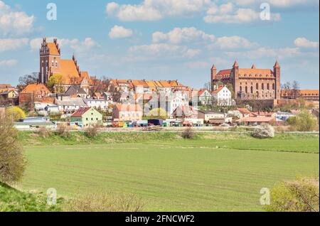 Gniew, Polen - Gniew liegt auf der linken Rückseite der Weichsel und ist berühmt für seine wunderbare mittelalterliche Architektur und seine gotische Backsteinburg Stockfoto