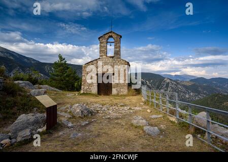 Eremitage von Santa Maria del Castell in Saldes, am Fuße des Pedraforca (Berguedà, Katalonien, Spanien, Pyrenäen) Stockfoto