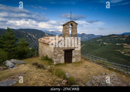 Eremitage von Santa Maria del Castell in Saldes, am Fuße des Pedraforca (Berguedà, Katalonien, Spanien, Pyrenäen) Stockfoto