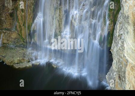 Sallent Cascade (Rupit) aus der Sicht der Wasserfälle (Collsacabra, Katalonien, Spanien) ESP: Salto de Sallent de Rupit desde el mirador Stockfoto