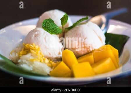 Mango-Pudding. Mango-Eis mit klebrigem Reis deliciou süßen Dessert Thailand Asia style Stockfoto