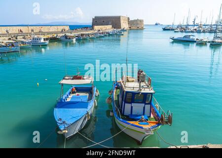 Blick auf den venezianischen Hafen und die Festung Heraklion Stockfoto