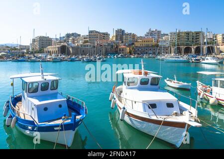 Kreta, Heraklion City Panoramablick auf die Skyline des berühmten venezianischen Hafens. Stockfoto