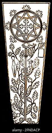 Ein Stich aus dem 19. Jahrhundert, der einen alten geschnitzten Grabstein zeigt, der in Cumberland, Großbritannien, entdeckt wurde. Neben dem Stab und dem Kreuz sind Blätter und Scheren dargestellt, die auf das Grab eines Schafzüchters oder -Händlers hinweisen Stockfoto