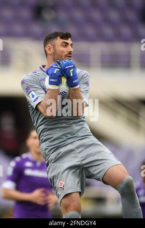 Florenz, Italien. Mai 2021. Pietro Terracciano (Fiorentina) während des italienischen "Serie A"-Spiels zwischen Fiorentina 0-2 Napoli im Artemio Franchi-Stadion am 16. Mai 2021 in Florenz, Italien. Quelle: Maurizio Borsari/AFLO/Alamy Live News Stockfoto