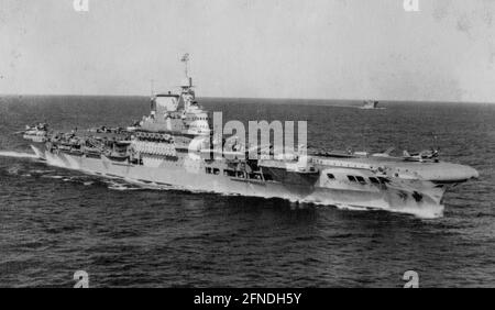 HMS Victorious HMS Argus Stockfoto